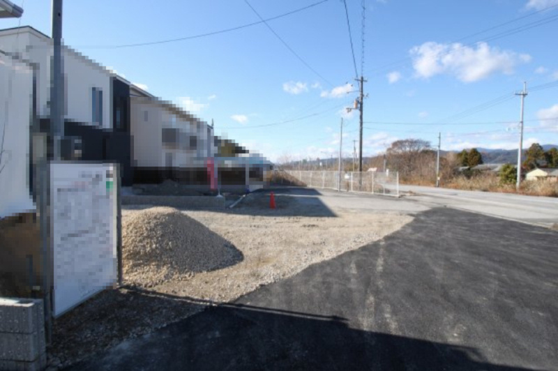 南国市篠原　新築戸建の前面道路含む現地写真