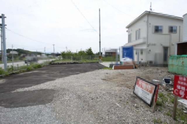 南国市篠原　新築戸建の前面道路含む現地写真