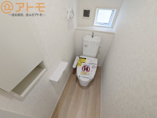 【トイレ】 | 葵区古庄第4　新築戸建　3号棟 | 常に便座を温かく保ってくれる温水洗浄便座です。冬場でも安心して座ることができますね♪
