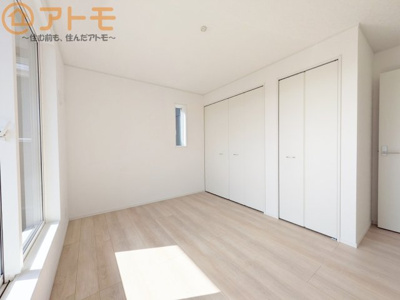 【寝室】 | 葵区古庄第4　新築戸建　3号棟 | 収納スペースもしっかり確保したお部屋は、収納家具の数も減らせるのでお部屋を広く使えます！