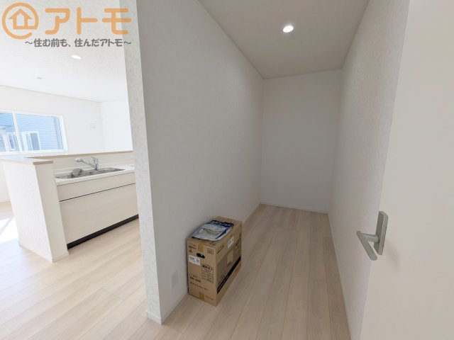 【内装】 | 葵区古庄第4　新築戸建　3号棟 | キッチン裏パントリー