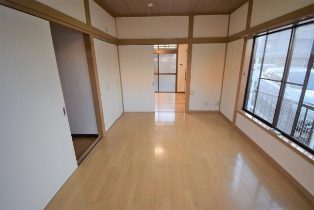 川崎市多摩区中野島１丁目のテラスの居間・リビング