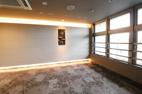 【その他共用部分】 | 【共用部分】エレベーターホールです。間接照明でラグジュアリーな雰囲気が演出されています。