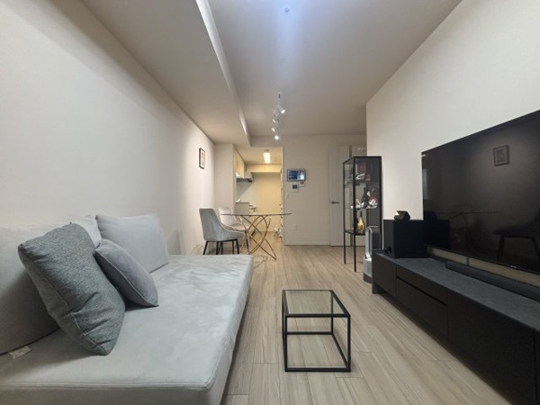 【居間・リビング】 | 【リビングダイニング】約13.6帖！冬に嬉しい床暖房完備◎