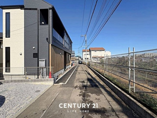 【前面道路含む現地写真】