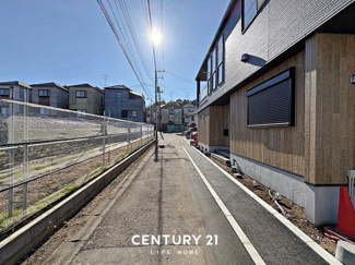 【前面道路含む現地写真】