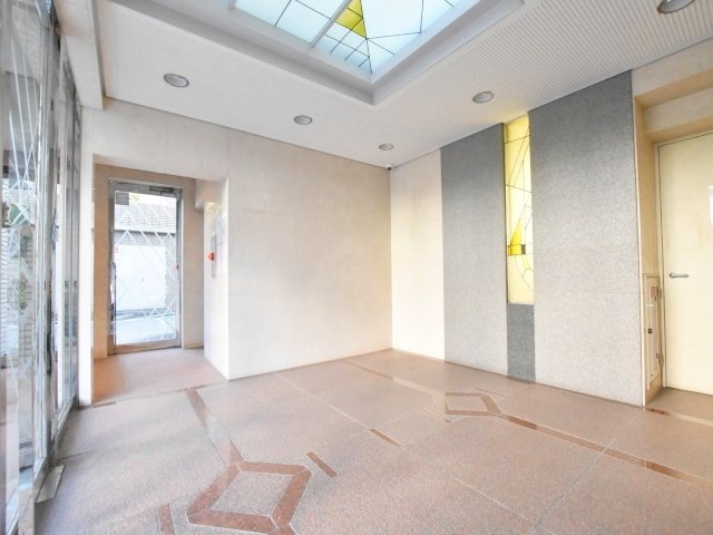 アブニール根岸のロビー