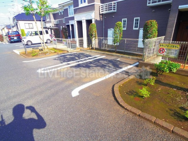 ポム・ド・テールグランＢの駐車場