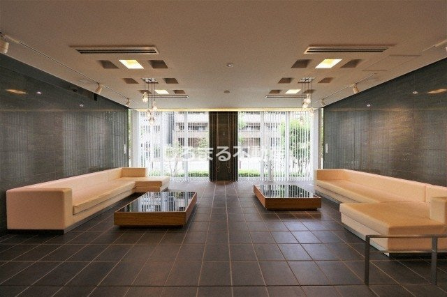 クロスレジデンス大阪新町のロビー