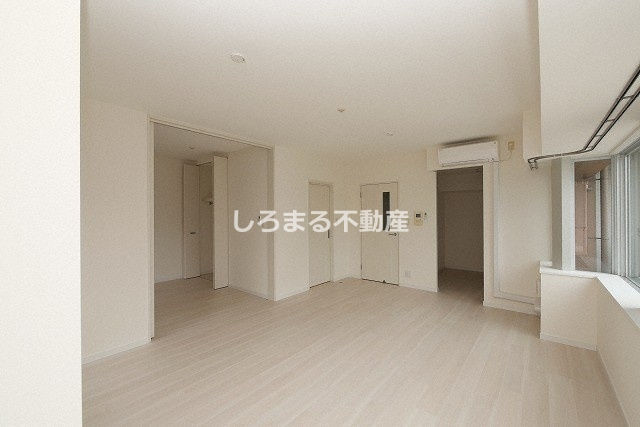 クロスレジデンス大阪新町の居間・リビング