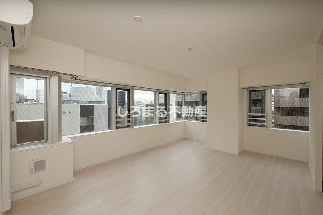 クロスレジデンス大阪新町の居間・リビング