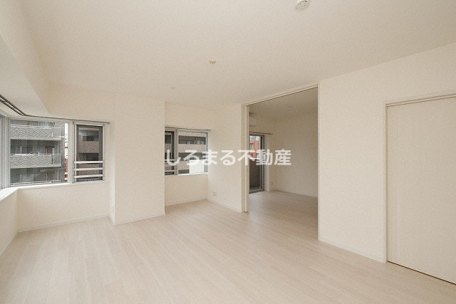 クロスレジデンス大阪新町の居間・リビング