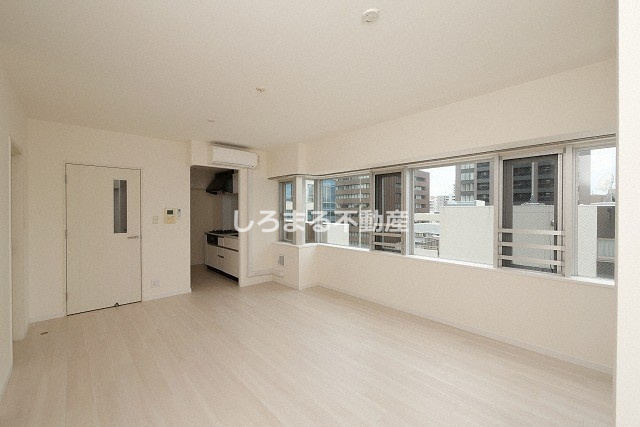 クロスレジデンス大阪新町の居間・リビング