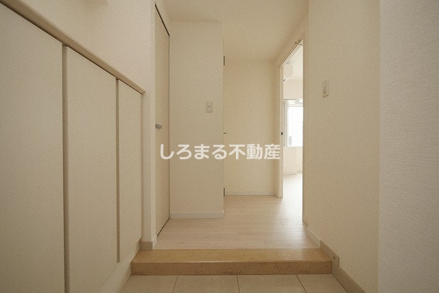 クロスレジデンス大阪新町の玄関