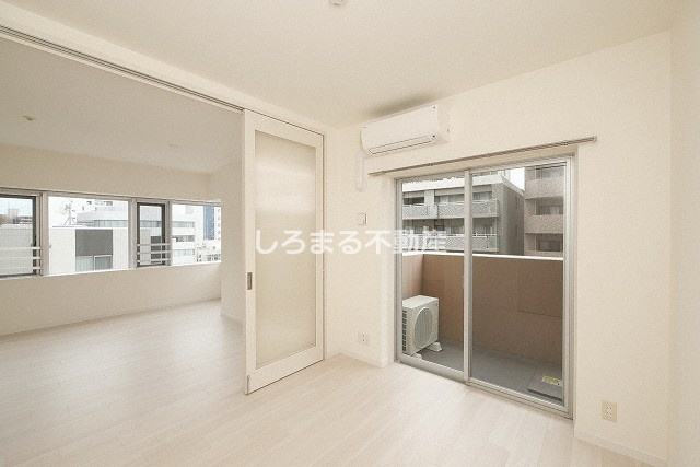 クロスレジデンス大阪新町の居間・リビング