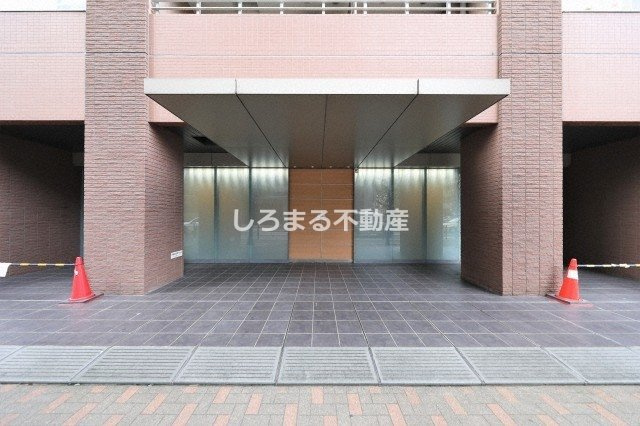 クロスレジデンス大阪新町のエントランス