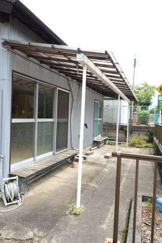 山中住宅の庭|濡れ縁