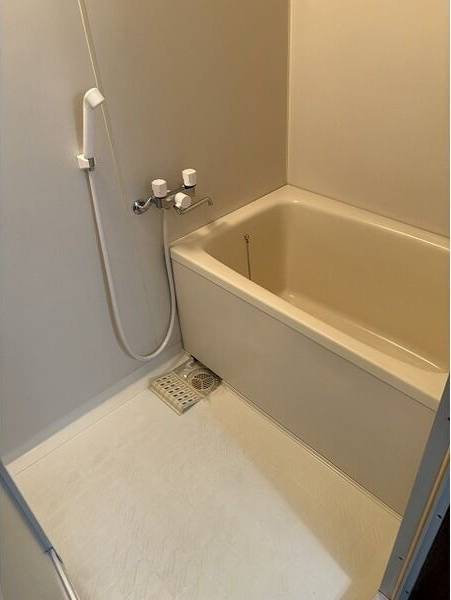 大昂ビル1の浴室|ゆったり過ごせるお風呂です