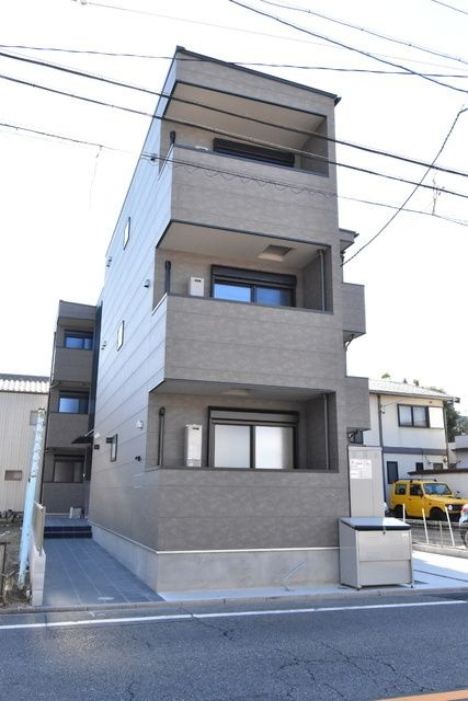 Ｃｈｅｒｉｍ並木の外観