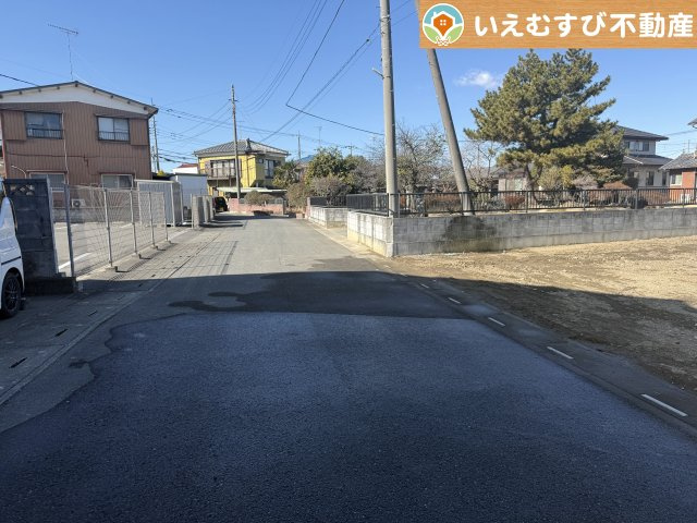 熊谷市戸出　売地の前面道路含む現地写真