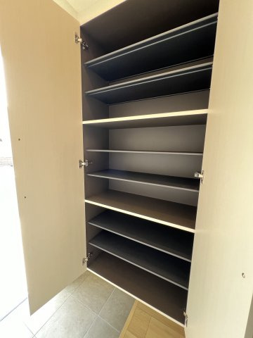 ホワイトベリーの収納|シューズボックス