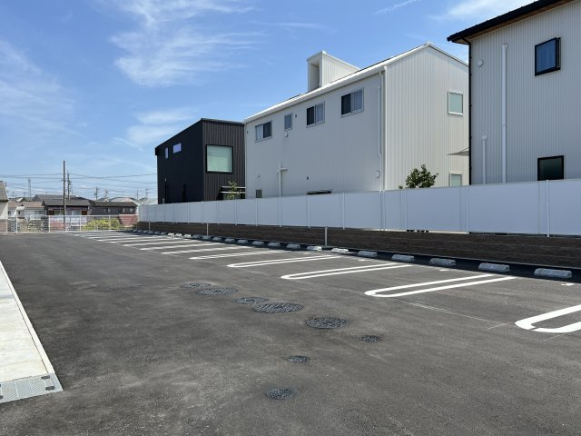 ホワイトベリーの駐車場