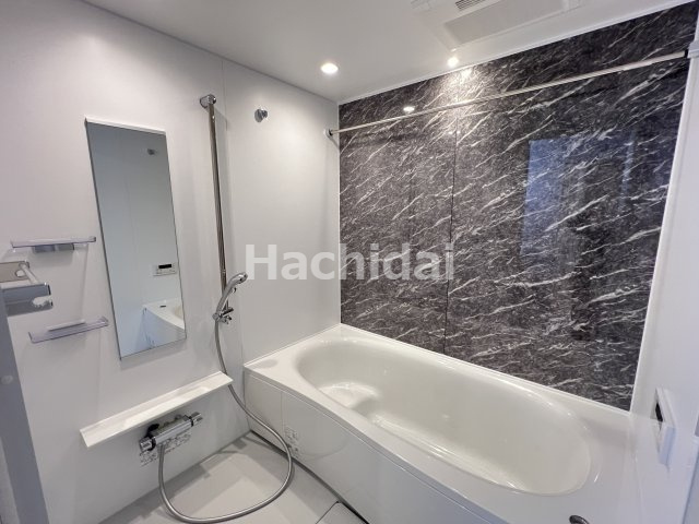 ホワイトベリーの浴室