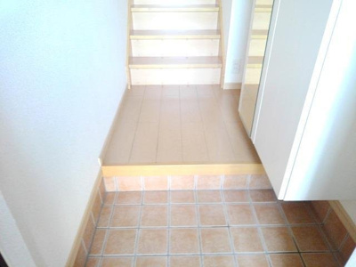 【玄関】 | シャン・ド・フルールⅢ | 明るい玄関です