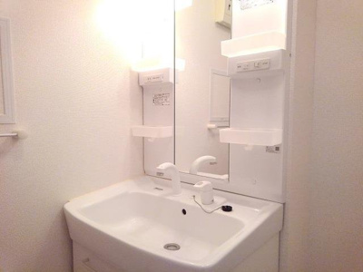 【洗面所】 | シャン・ド・フルールⅢ | 脱衣スペースもあります