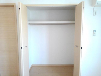 【収納】 | シャン・ド・フルールⅢ | 大きなスペースがあり、収納には困りません