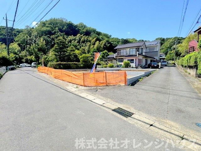 【前面道路含む現地写真】 | 厚木市愛名　新築分譲住宅　全2棟 | 写真撮影【2026.5】