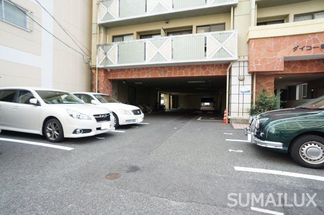 ダイコー新町の駐車場