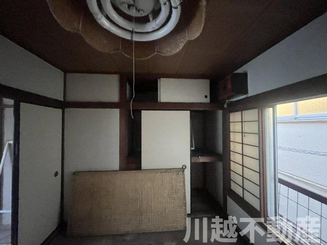 駅徒歩１分、利便性に優れた物件の収納|２階６帖和室の押入