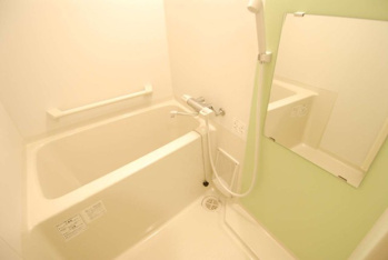 ゆったり過ごせるお風呂です