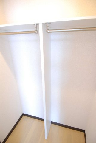 明るい色調の室内です