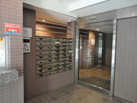 清潔なエントランスです