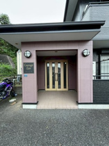 落ち着いたエントランスです