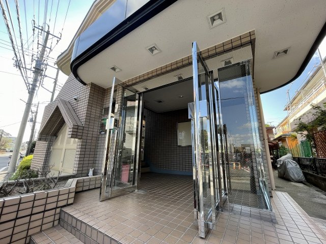 ゆとりのあるエントランスです