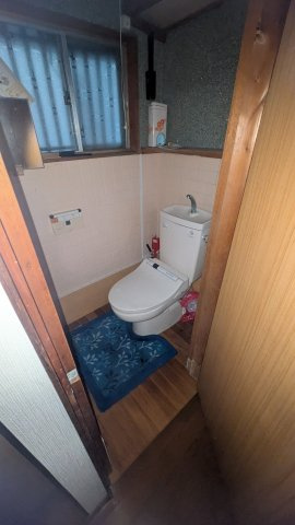 中古住宅　八代1丁目のトイレ