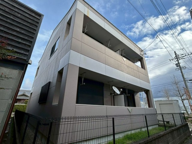 岡崎市土井町字駒之舞のアパートの外観