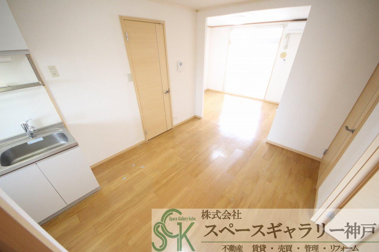パークサイドの居間・リビング|※同物件の別のお部屋の写真です※