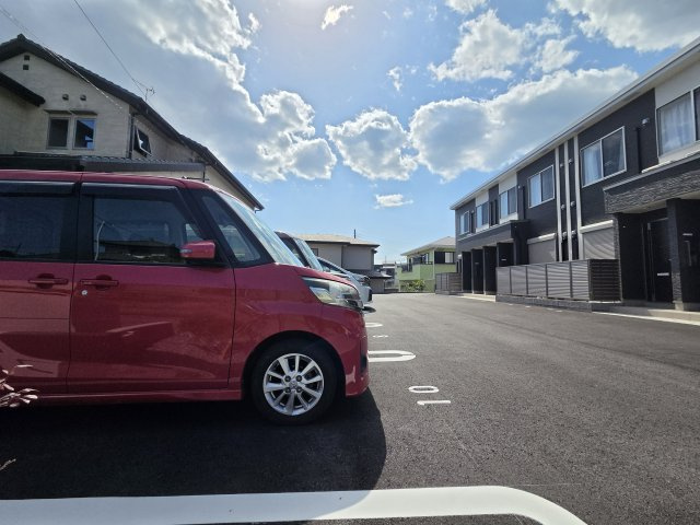 Sereno　K　（セレーノケイ）の駐車場