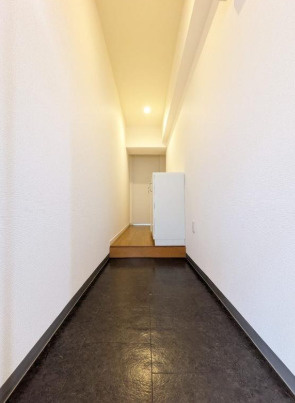 秋山ビルの玄関