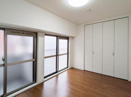 秋山ビルの寝室