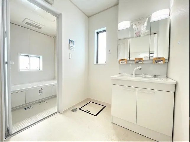 ハートフルタウン那覇市識名１丁目　B号棟の独立洗面台