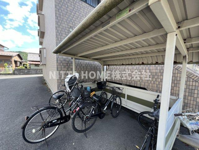 サン丸山のその他共用部分|屋根付きの駐輪場は無料です●