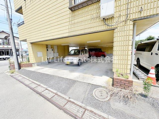 メゾン向台の駐車場