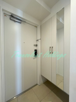 【玄関】 | CASSIA藤沢本町 | 収納もある玄関です