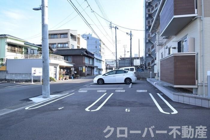 Ruhe(ﾙｰｴ)の駐車場|駐車場