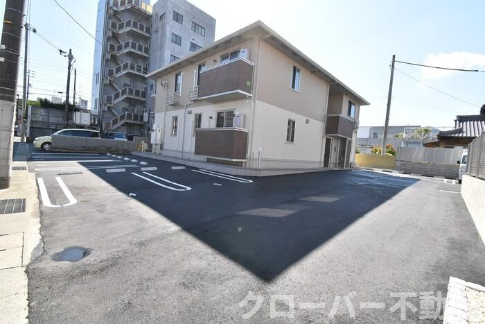 Ruhe(ﾙｰｴ)の駐車場|駐車場